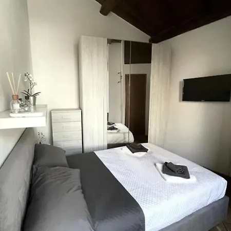 Orologio House - House In The Center *