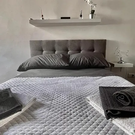 Orologio House - House In The Center *
